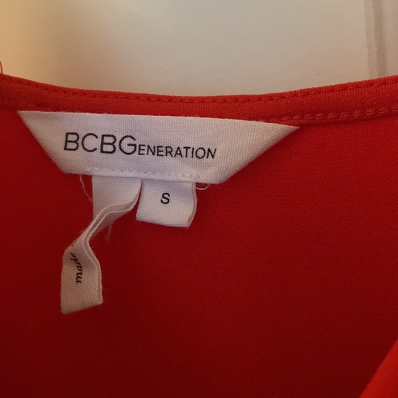 Coral / red BCBG minidress, size small, no wear and tear. V neck with pockets. - Picture 3 of 4